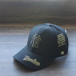 MLB Yankees Navy Cap with Gold Accents